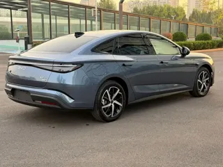 BYD 07 DM-i 2025 купить из Китая, цена 4 226 000 ₽ — Suifenhe Auto