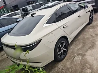 BYD 07 DM-i 2025 купить из Китая, цена 4 184 000 ₽ — Suifenhe Auto