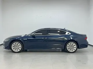 Audi A7L 2024 купить из Китая, цена 5 893 000 ₽ — Suifenhe Auto