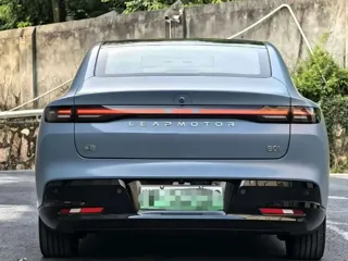 Leapmotor B01 2025 купить из Китая, цена 2 990 000 ₽ — Suifenhe Auto