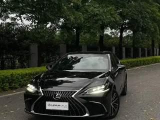 Lexus ES 2023