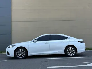 Lexus ES 2025 купить из Китая, цена 8 171 000 ₽ — Suifenhe Auto