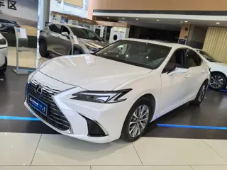 Lexus ES 2025