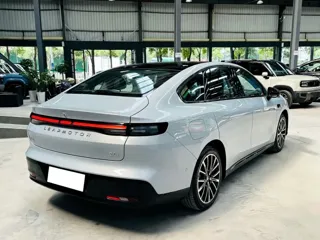 Leapmotor B01 2025 купить из Китая, цена 3 023 000 ₽ — Suifenhe Auto