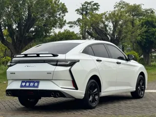 Dongfeng Aeolus Yixuan 2023 купить из Китая, цена 1 072 000 ₽ — Suifenhe Auto