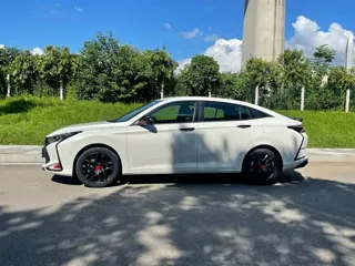 Dongfeng Aeolus Yixuan 2023 купить из Китая, цена 1 055 000 ₽ — Suifenhe Auto
