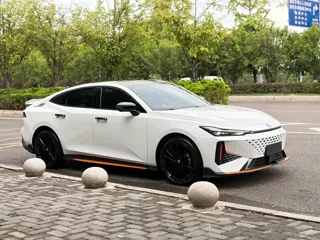 Changan UNI-V 2024 купить из Китая, цена 2 503 000 ₽ — Suifenhe Auto