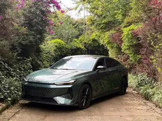 Changan UNI-V 2024 купить из Китая, цена 2 477 000 ₽ — Suifenhe Auto