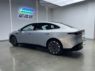 Nissan N7 2025 купить из Китая, цена 3 363 000 ₽ — Suifenhe Auto