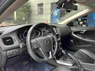 Volvo V40 2019 купить из Китая, цена 1 513 000 ₽ — Suifenhe Auto