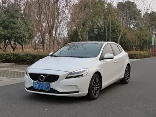 Volvo V40 2018 купить из Китая, цена 1 383 000 ₽ — Suifenhe Auto