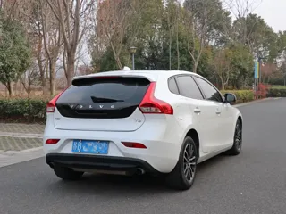 Volvo V40 2018 купить из Китая, цена 1 383 000 ₽ — Suifenhe Auto
