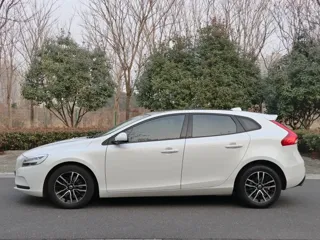Volvo V40 2018 купить из Китая, цена 1 383 000 ₽ — Suifenhe Auto