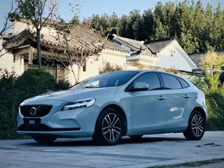 Volvo V40 2018