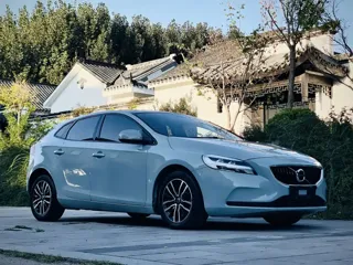 Volvo V40 2018 купить из Китая, цена 1 305 000 ₽ — Suifenhe Auto
