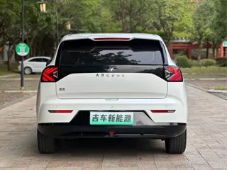 ARCFOX T1 2025 купить из Китая, цена 1 547 000 ₽ — Suifenhe Auto