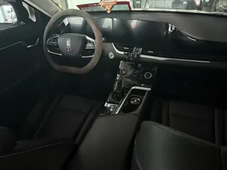 Bestune B70 2024 купить из Китая, цена 2 452 000 ₽ — Suifenhe Auto