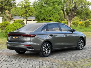 Geely Emgrand 2025 купить из Китая, цена 1 530 000 ₽ — Suifenhe Auto