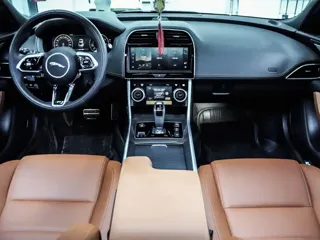 Jaguar XE 2025 купить из Китая, цена 4 189 000 ₽ — Suifenhe Auto