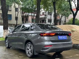 Geely Emgrand 2025 купить из Китая, цена 1 384 000 ₽ — Suifenhe Auto