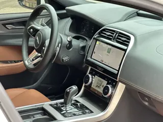 Jaguar XE 2024 купить из Китая, цена 4 309 000 ₽ — Suifenhe Auto