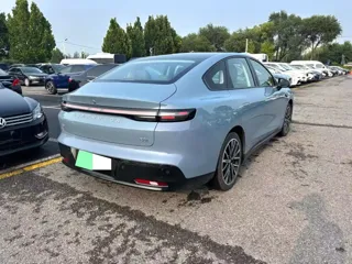 Leapmotor B01 2025 купить из Китая, цена 2 800 000 ₽ — Suifenhe Auto