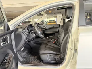 Roewe i5 2019 купить из Китая, цена 1 223 000 ₽ — Suifenhe Auto