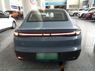 Leapmotor B01 2025 купить из Китая, цена 2 957 000 ₽ — Suifenhe Auto