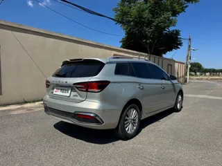 Roewe i5 2018 купить из Китая, цена 1 058 000 ₽ — Suifenhe Auto
