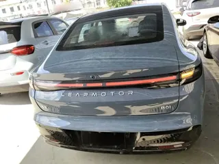 Leapmotor B01 2025 купить из Китая, цена 3 012 000 ₽ — Suifenhe Auto