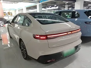 Leapmotor B01 2025 купить из Китая, цена 3 023 000 ₽ — Suifenhe Auto