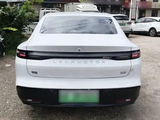 Leapmotor B01 2025 купить из Китая, цена 2 970 000 ₽ — Suifenhe Auto