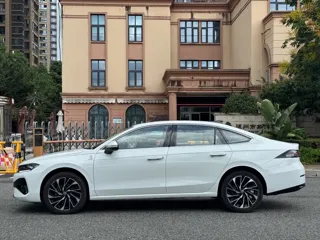 Volkswagen Sagitar 2025 купить из Китая, цена 3 313 000 ₽ — Suifenhe Auto