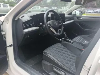 Volkswagen Sagitar 2023 купить из Китая, цена 1 308 000 ₽ — Suifenhe Auto