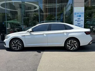 Volkswagen Sagitar 2024 купить из Китая, цена 2 969 000 ₽ — Suifenhe Auto