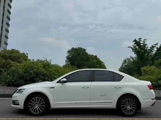 Skoda Octavia 2018 купить из Китая, цена 1 213 000 ₽ — Suifenhe Auto