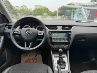 Skoda Octavia 2018 купить из Китая, цена 1 213 000 ₽ — Suifenhe Auto