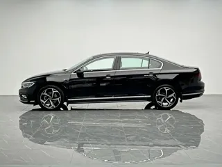 Volkswagen Magotan 2023 купить из Китая, цена 3 768 000 ₽ — Suifenhe Auto