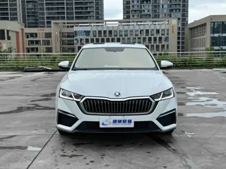 Skoda Octavia 2023 купить из Китая, цена 2 170 000 ₽ — Suifenhe Auto