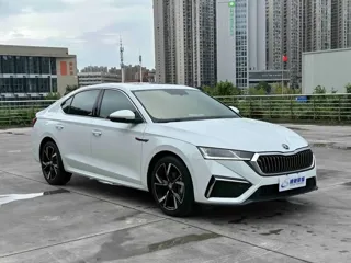 Skoda Octavia 2023 купить из Китая, цена 2 170 000 ₽ — Suifenhe Auto