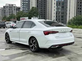 Skoda Octavia 2023 купить из Китая, цена 2 170 000 ₽ — Suifenhe Auto
