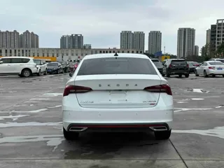 Skoda Octavia 2023 купить из Китая, цена 2 170 000 ₽ — Suifenhe Auto