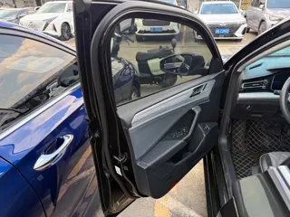 Volkswagen Sagitar 2023 купить из Китая, цена 2 650 000 ₽ — Suifenhe Auto
