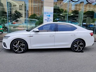 Skoda Octavia 2021 купить из Китая, цена 1 702 000 ₽ — Suifenhe Auto