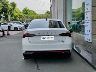 Skoda Octavia 2021 купить из Китая, цена 1 702 000 ₽ — Suifenhe Auto
