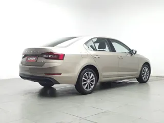 Skoda Octavia 2023 купить из Китая, цена 1 267 000 ₽ — Suifenhe Auto