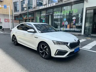 Skoda Octavia 2023 купить из Китая, цена 1 636 000 ₽ — Suifenhe Auto