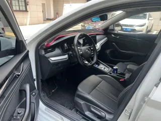 Skoda Octavia 2023 купить из Китая, цена 1 636 000 ₽ — Suifenhe Auto