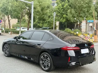 BMW 5 Series 2025 купить из Китая, цена 6 567 000 ₽ — Suifenhe Auto
