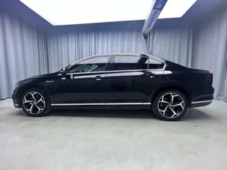 Volkswagen Magotan 2023 купить из Китая, цена 2 287 000 ₽ — Suifenhe Auto